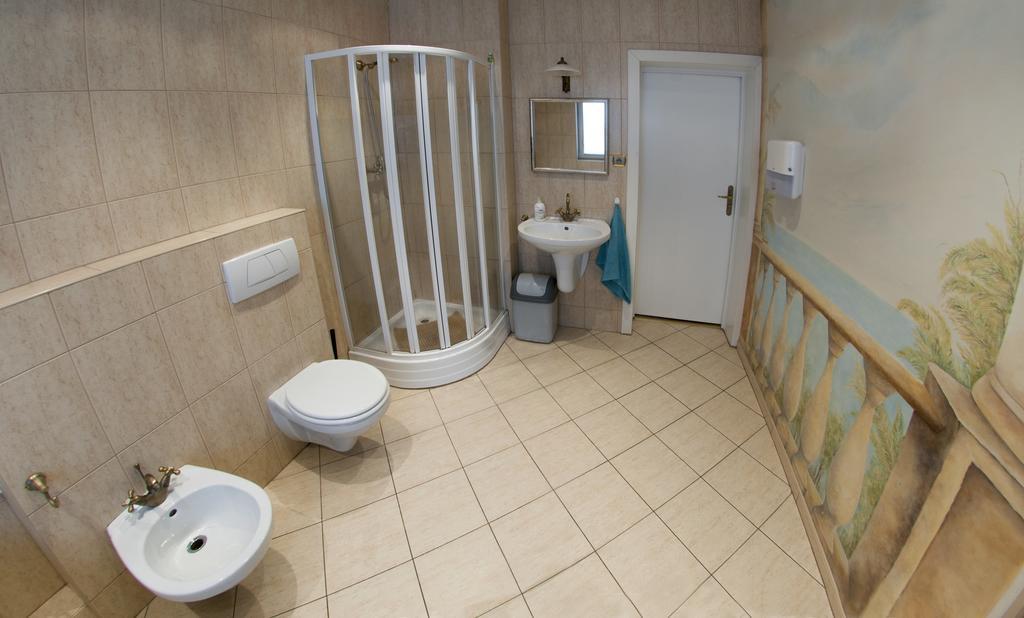 Wilanowska Hostel Warschau Buitenkant foto